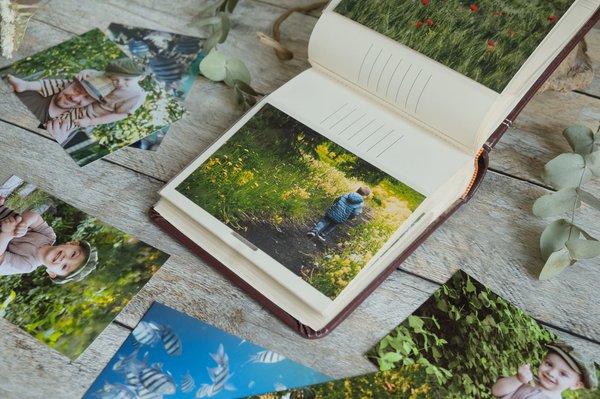 Vos moments inoubliables dans un livre photo : guide pour le personnaliser